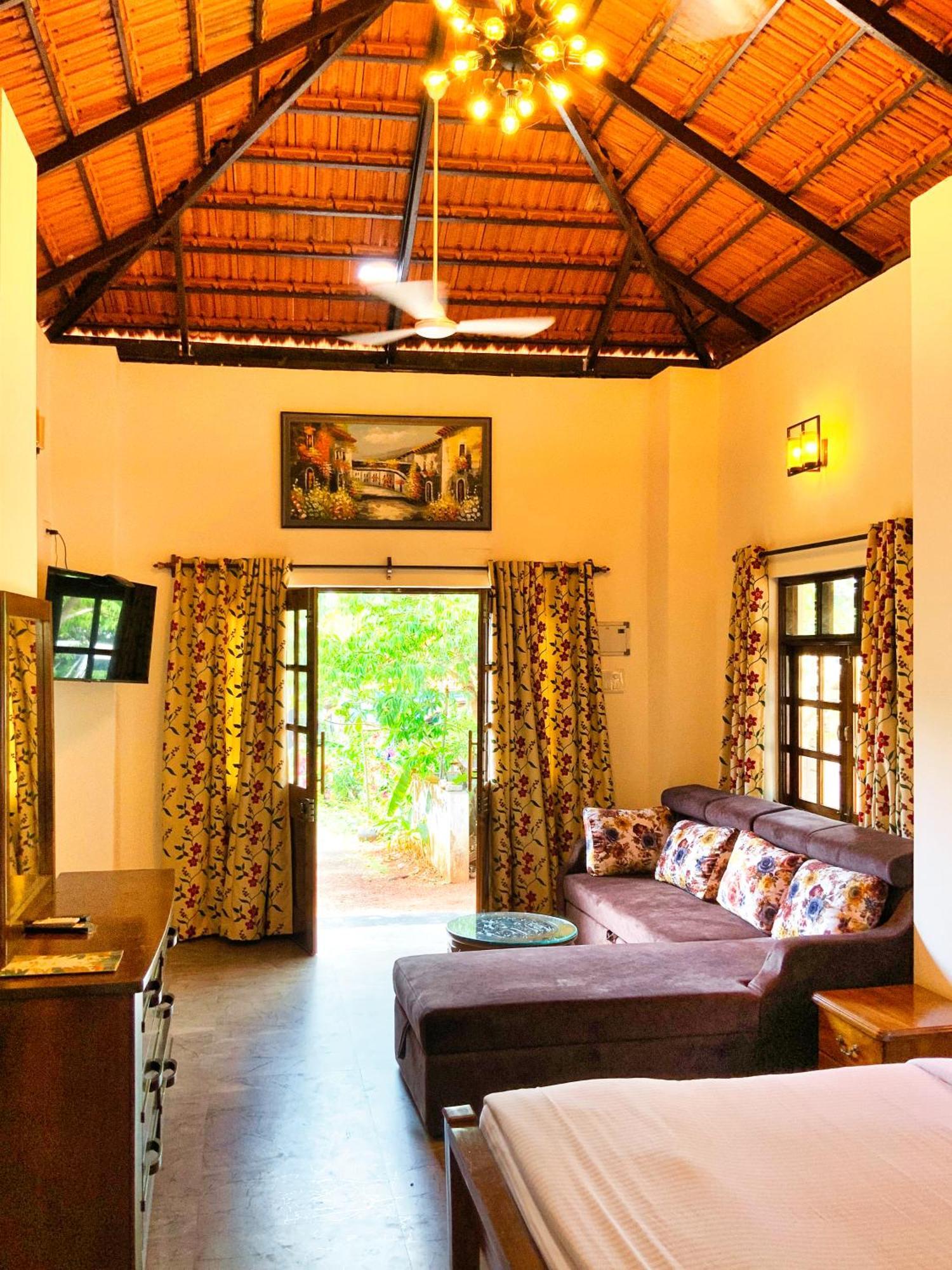 Lar Amorosa Boutique Hotel - Goa Калангут Экстерьер фото