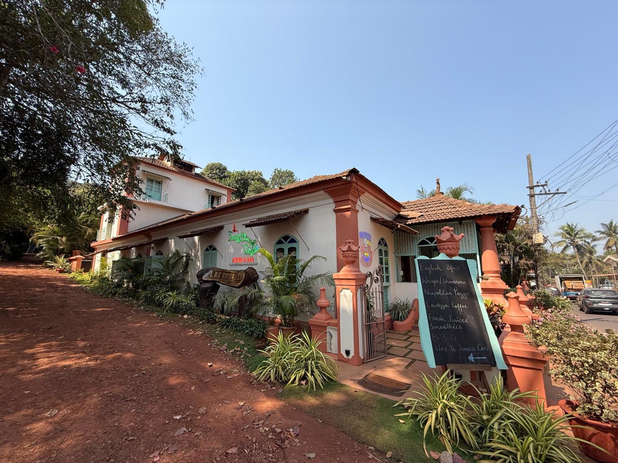 Lar Amorosa Boutique Hotel - Goa Калангут Экстерьер фото