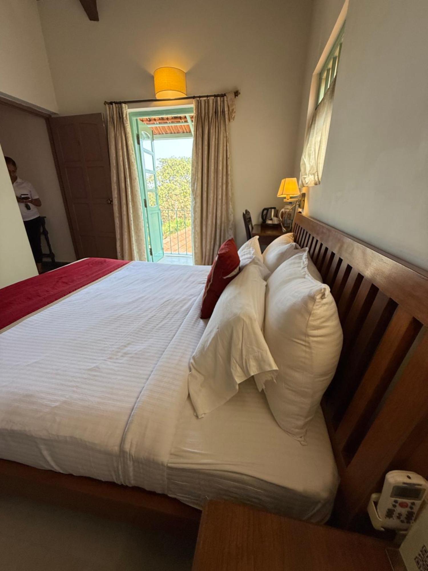 Lar Amorosa Boutique Hotel - Goa Калангут Экстерьер фото