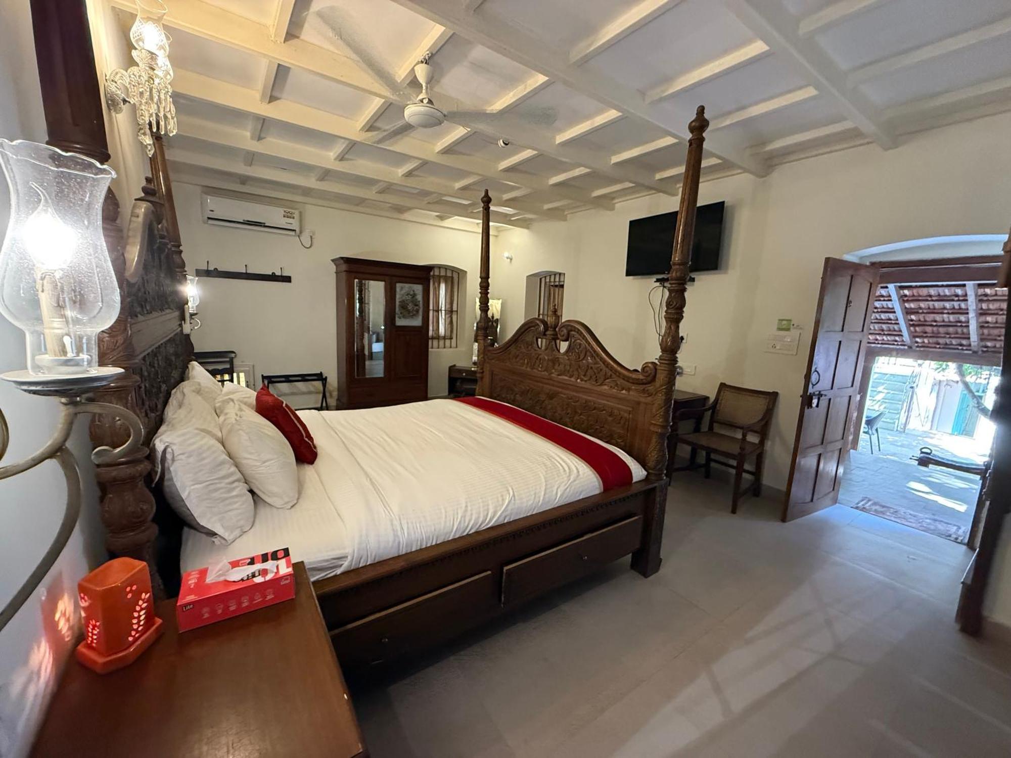 Lar Amorosa Boutique Hotel - Goa Калангут Экстерьер фото