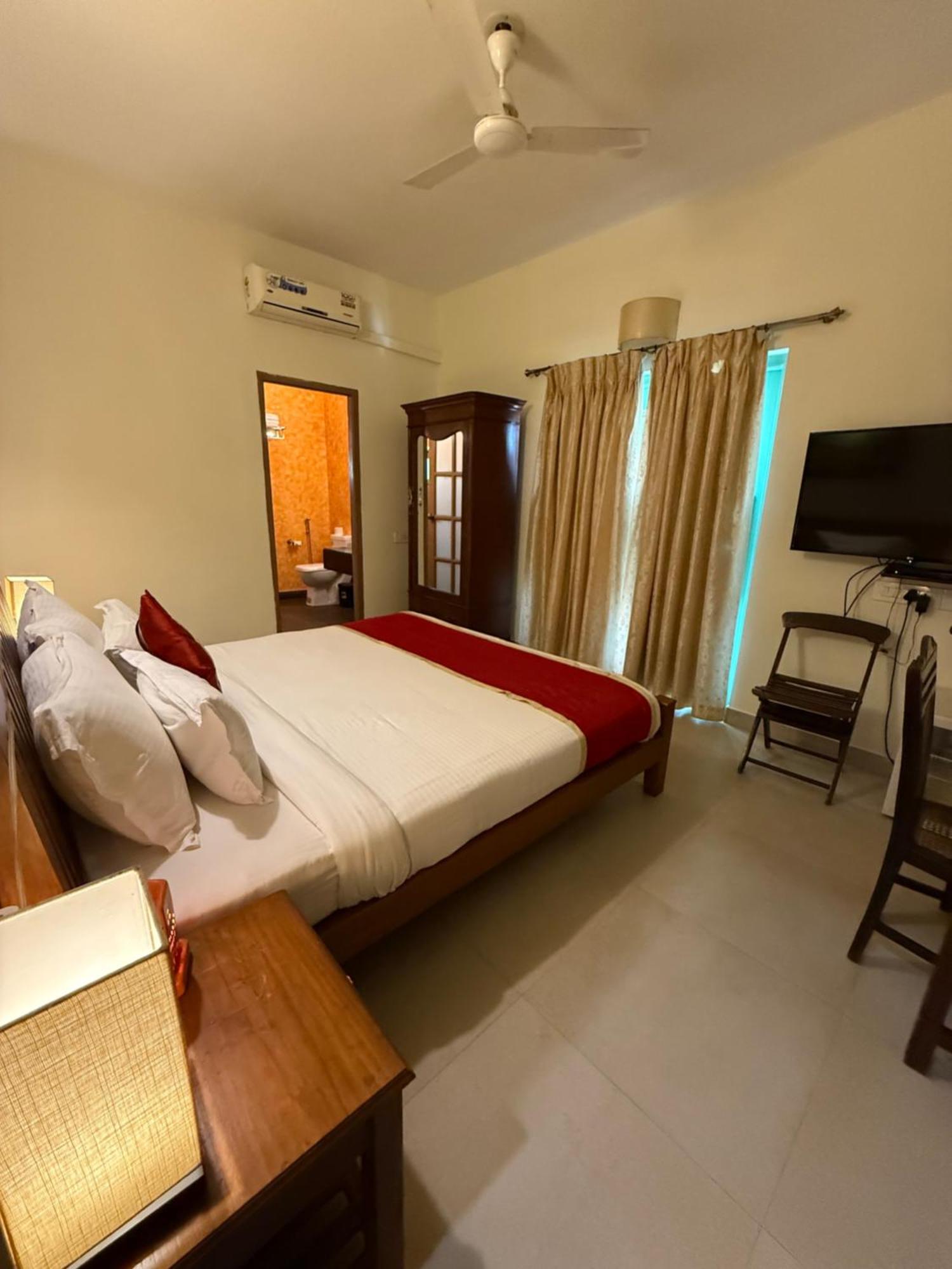 Lar Amorosa Boutique Hotel - Goa Калангут Экстерьер фото